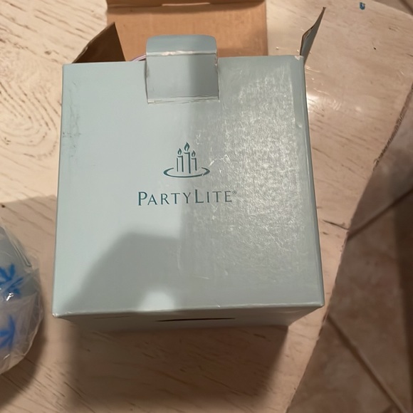 Party Lite snowflake tea light holder - Picture 4 of 5